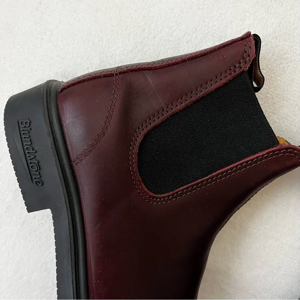 Blundstone Burgundy Chelsea Boots with Black Elastic